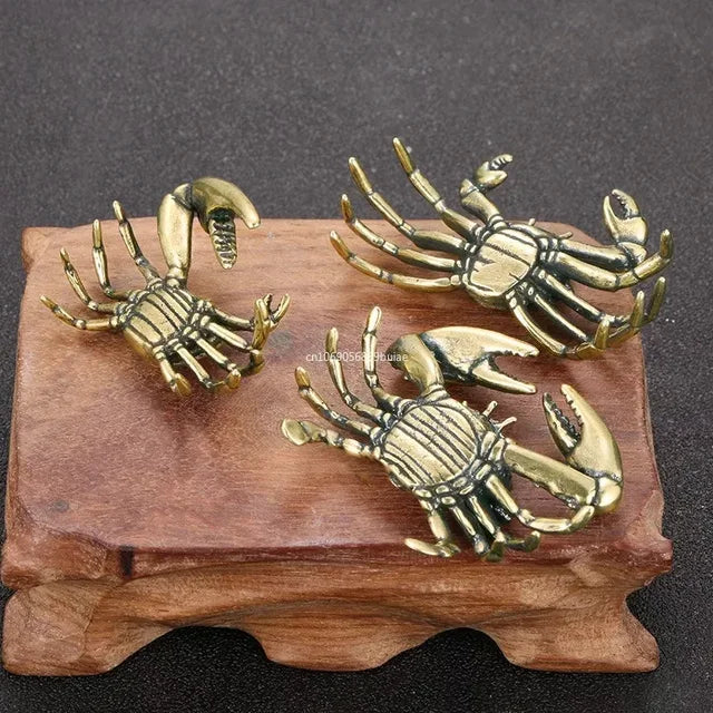 Crab Chic – Verhoog de Elegantie van je Interieur met Gouden Krabben Beeldjes