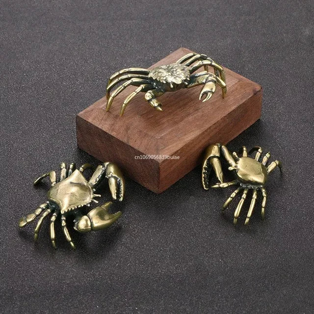 Crab Chic – Verhoog de Elegantie van je Interieur met Gouden Krabben Beeldjes