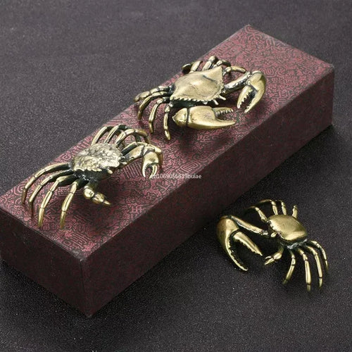 Crab Chic – Verhoog de Elegantie van je Interieur met Gouden Krabben Beeldjes
