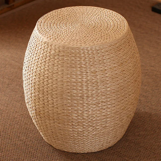 StrawSculpt – De natuurlijke ronde kruk die stijl en comfort combineert