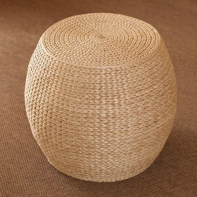 StrawSculpt – De natuurlijke ronde kruk die stijl en comfort combineert