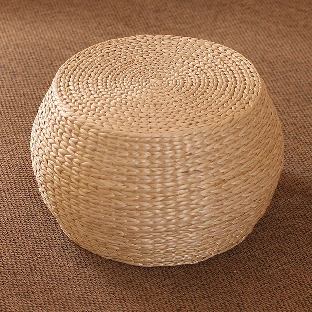 StrawSculpt – De natuurlijke ronde kruk die stijl en comfort combineert