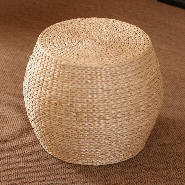 StrawSculpt – De natuurlijke ronde kruk die stijl en comfort combineert