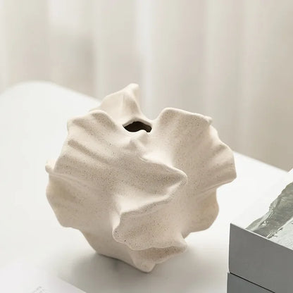 NovaVase – De Witte Keramische Vaas die Elegantie en Stijl naar je Interieur Brengt